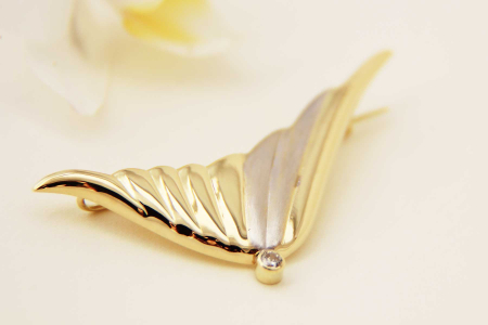 Broška Wings