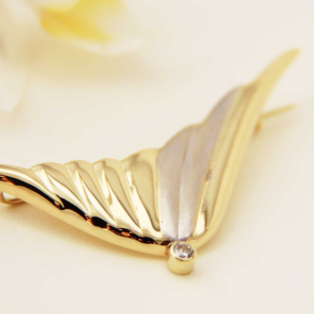 Broška Wings
