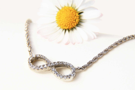 Verižica Infinity