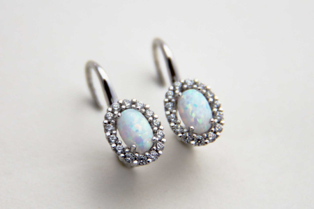 Uhani Opal