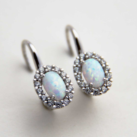 Uhani Opal